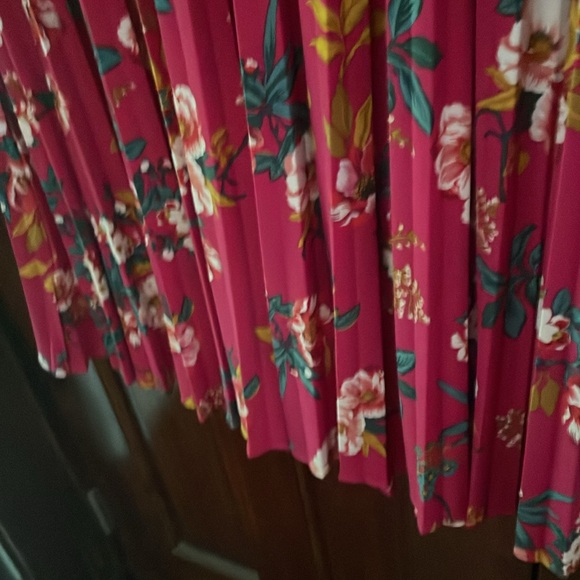 Loft midi dress crew neck with short sleeves soft pleats in skirt. - Picture 4 of 5